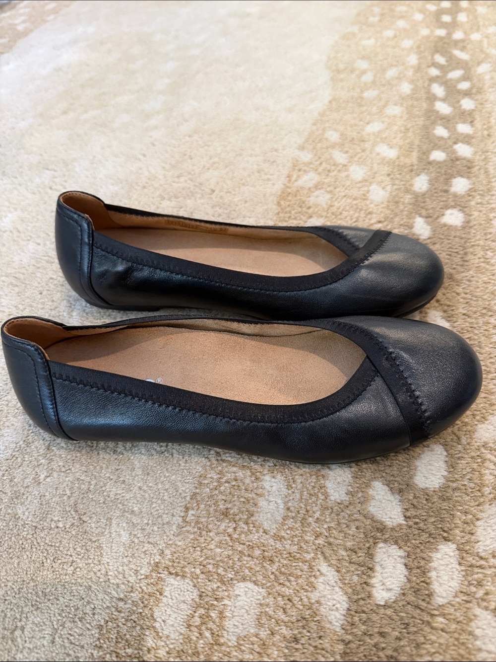 Vionic Black Leather Ballet-Style Flats